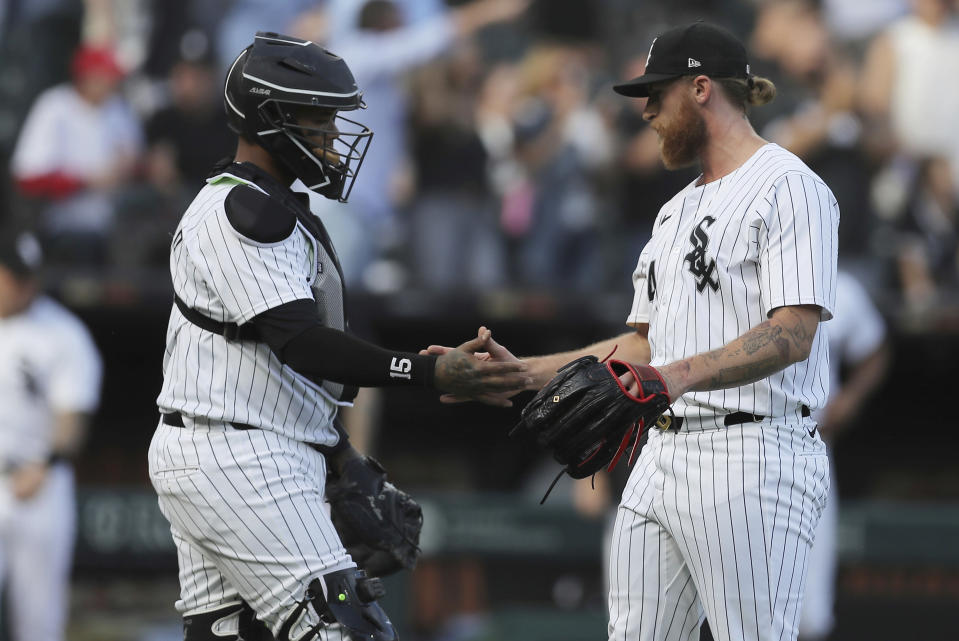 Chicago White Sox's Martín Maldonado, left, celebrates with Michael Kopech after the team's win over the Atlanta Braves in a baseball game Thursday, June 27, 2024, in Chicago. (AP Photo/Melissa Tamez)