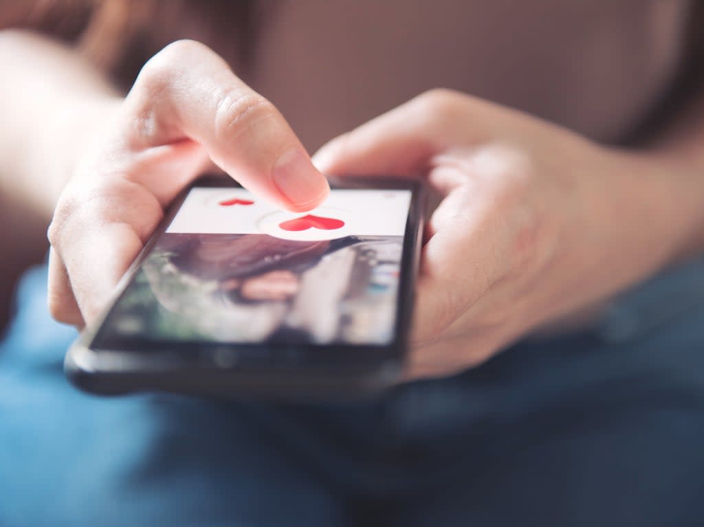 A person swipes right on a dating app  (Getty Images/iStockphoto)