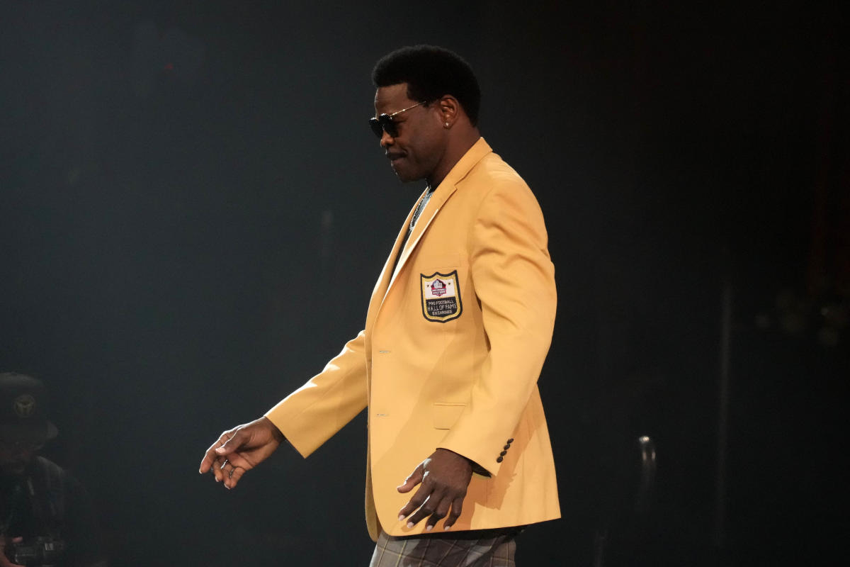 Michael Irvin returns to NFL Network after settling lawsuit