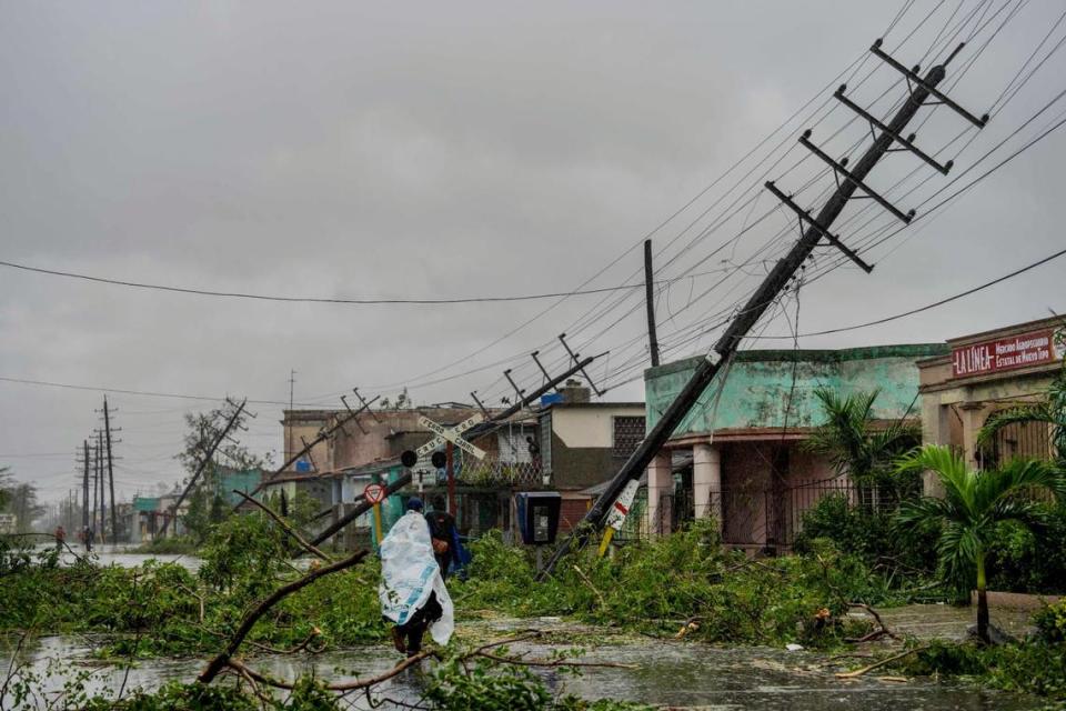 Destrozos del huracán Ian en Pinar del Río, donde causó destrozos e inundaciones. Ramon Espinosa/AP