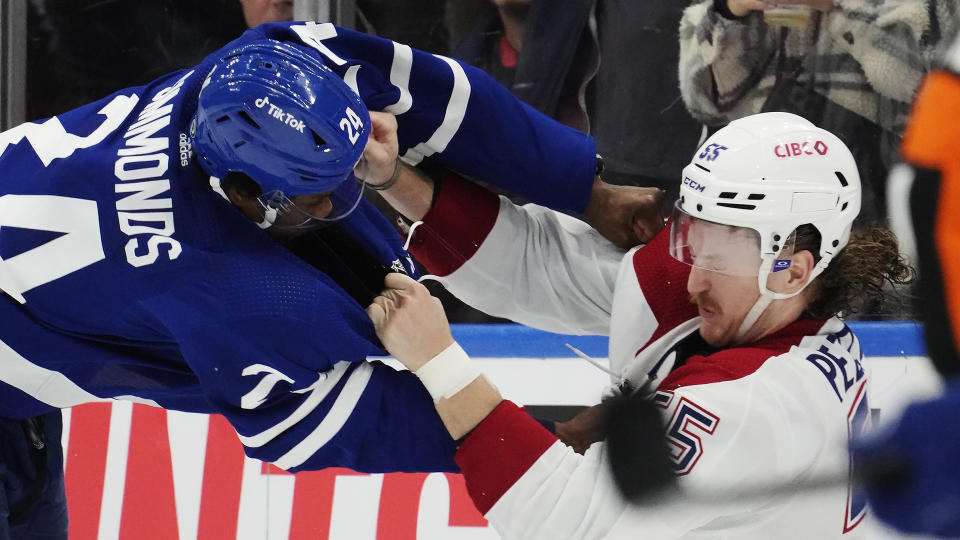 Wayne Simmonds made his presence felt for the Leafs in Saturday's win over the Canadiens. (THE CANADIAN PRESS/Frank Gunn)