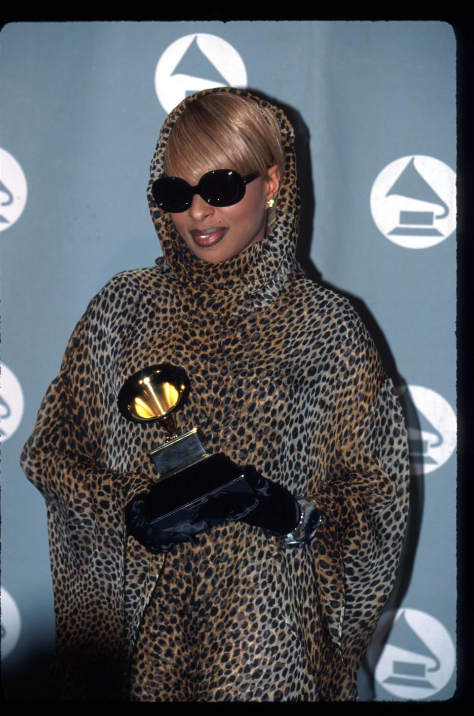 90s fashion leopard print mary j blige