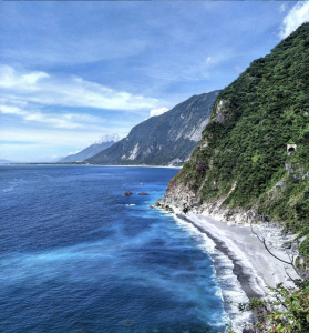 大清水休憩區可遠眺清水斷涯以及蔚藍太平洋｜You could enjoy the magnificent view of the pacific ocean and the breathtaking Qingshui cliff at the Daqingshui Recreation Area. (Courtesy of IG: gaobieyouzi)