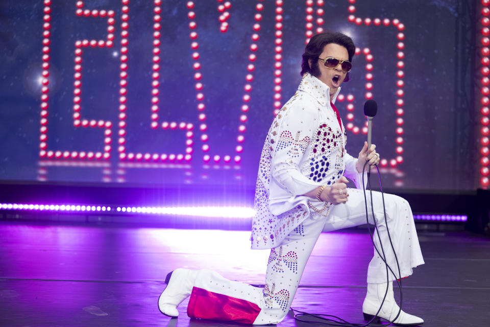 Willie Geist as Elvis on the TODAY show Halloween reveal. (Nathan Congleton / TODAY)