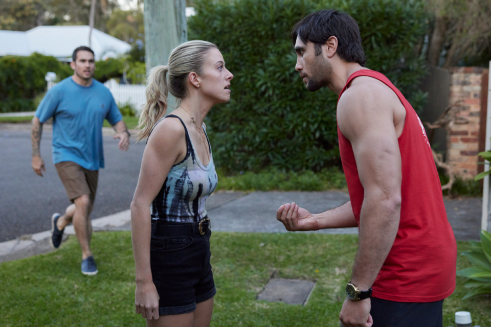 Jacqui Purvis as Felicity Newman arguing with Ethan Brown as Tane Parata on Home and Away.
