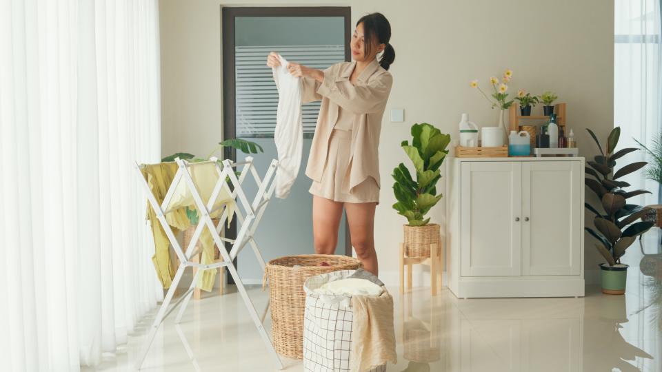 室內曬衣技巧：讓空氣流通、降低室內濕氣（示意圖/Getty Image）