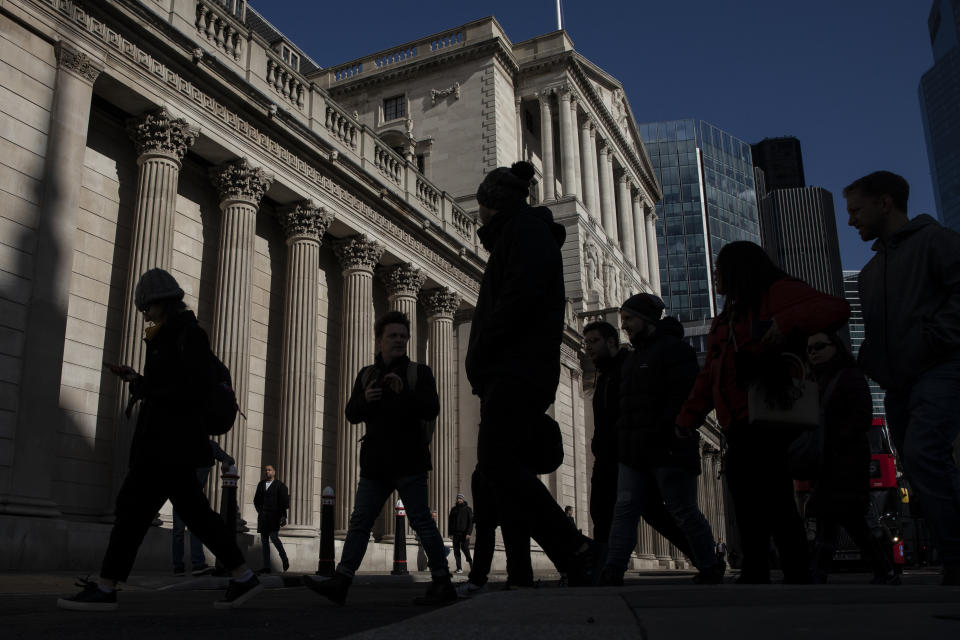 LONDON, ENGLAND - MARCH 12: Members of the public walk past The Bank of England on March 12, 2020 in London, England. The FTSE 100 Index fell 5054 per cent when trading opened in London this morning. It is at the lowest since 2012 and is, in part, a response to Donald Trump's ban on people traveling to the United States from the European Union which he announced overnight. (Photo by Dan Kitwood/Getty Images)