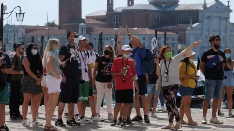 Turistas en la plaza de San Marcos en Venecia, cuyas autoridades quieren cobrar una entrada de 10 euros por persona para entrar en la ciudad.