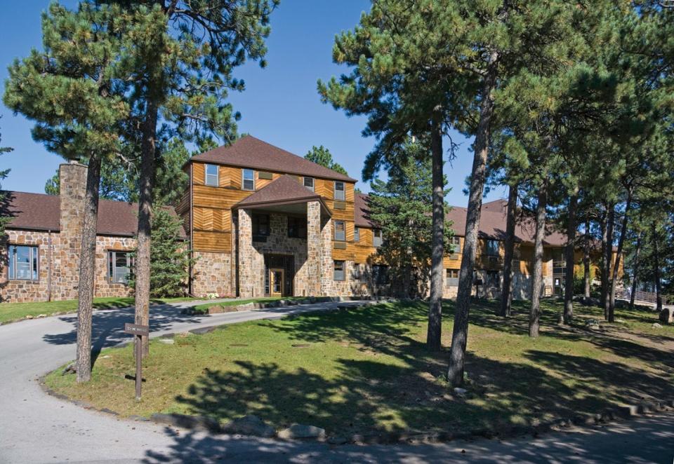 Sylvan Lake Lodge