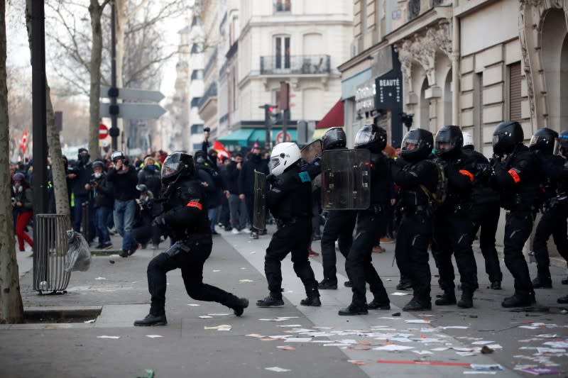 France faces its thirty-eight consecutive day of strikes