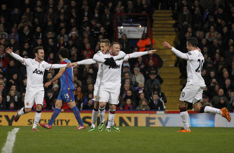 Manchester United's Wayne Rooney, center right, celebrates his goal against Crystal Palace with teammates during their English Premier League soccer match at Selhurst Park, London, Saturday, Feb. 22, 2014. (AP Photo/Sang Tan)