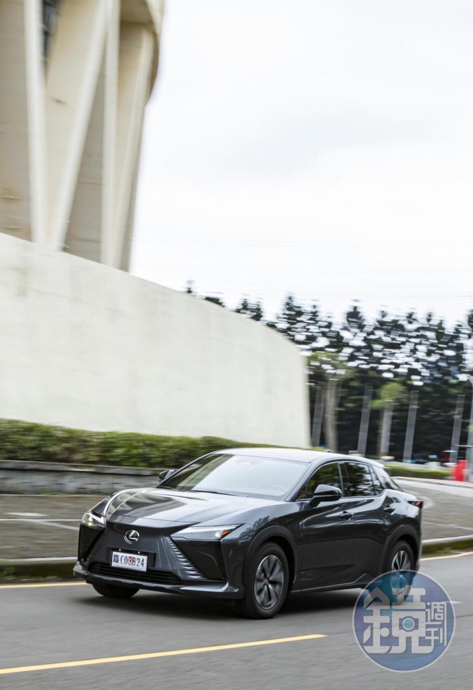 LEXUS RZ450e