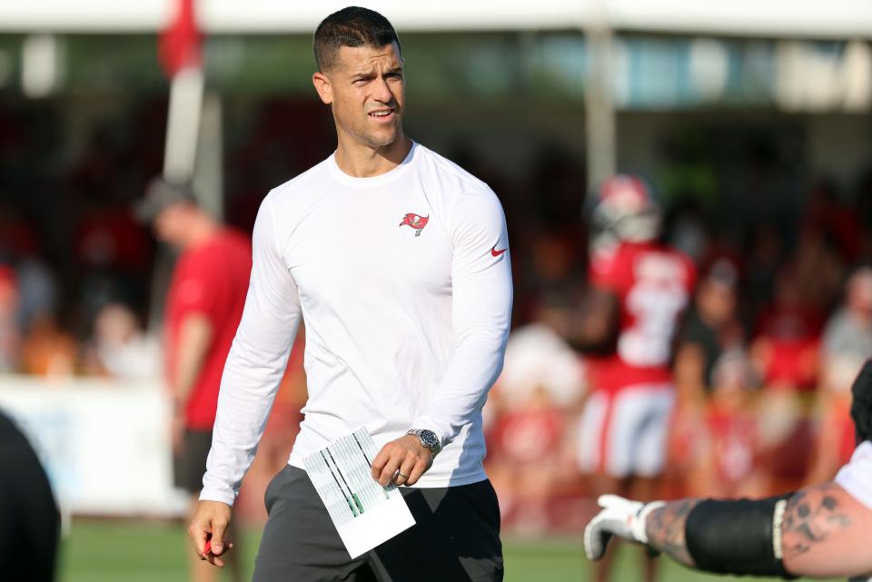 Dave Canales looks on during Tampa Bay Buccaneers training camp on July 30, 2023.