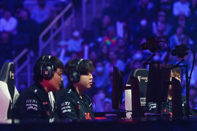 League of Legends: Chinese team FunPlus Phoenix wins World Championship