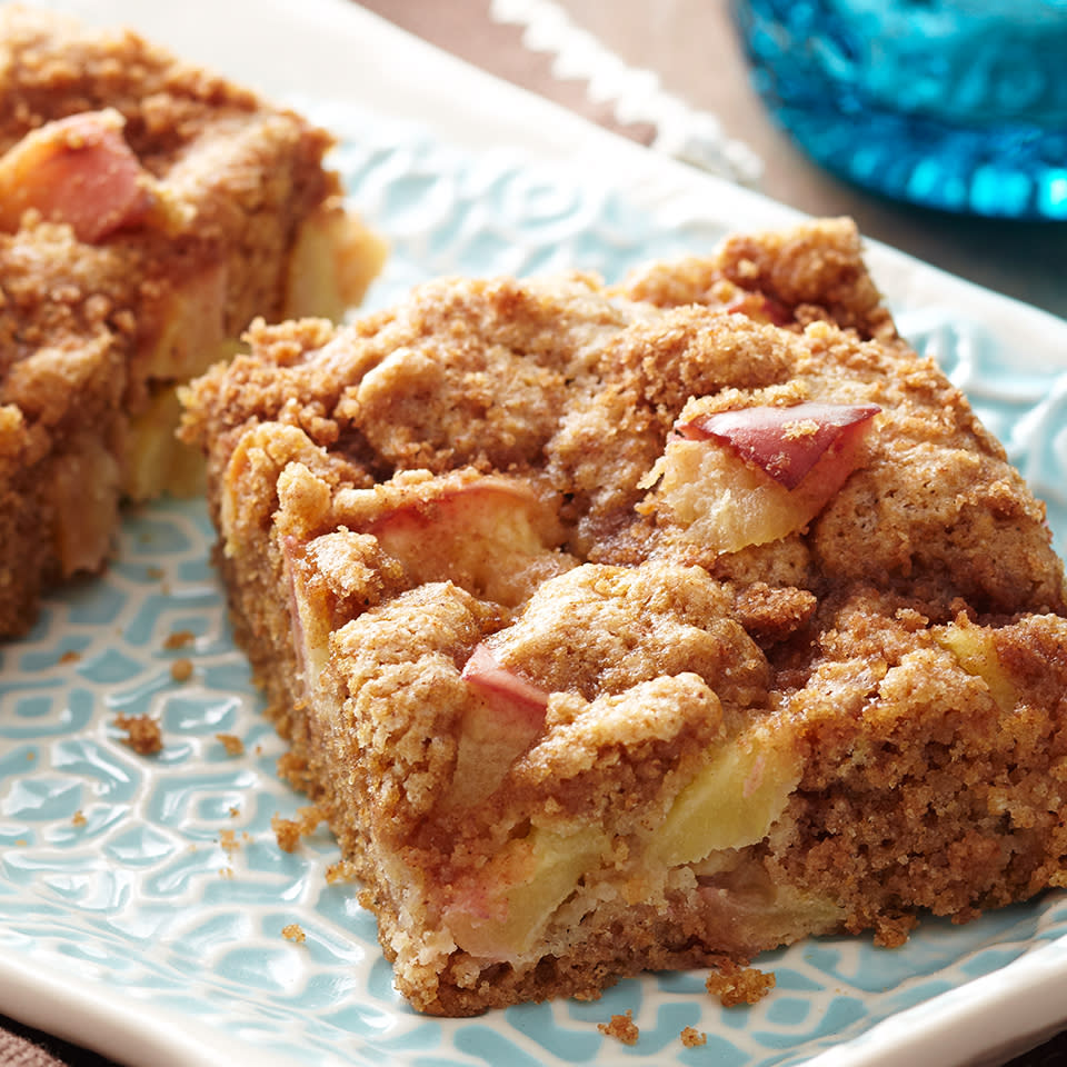 Cinnamon Streusel Fresh Apple Bars