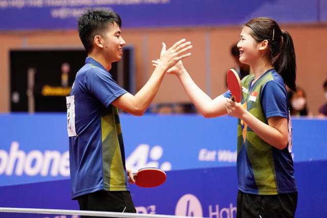 Singapore's mixed doubles pair Koen Pang (left) and Wang Xin Ru celebrate winning the gold medal at the Hanoi SEA Games. (PHOTO: Sport Singapore/ Lim Weixiang)