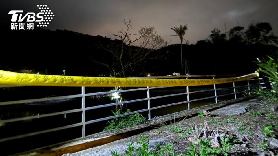 案發現場水池已拉起封鎖線。（圖／劉錦源攝）