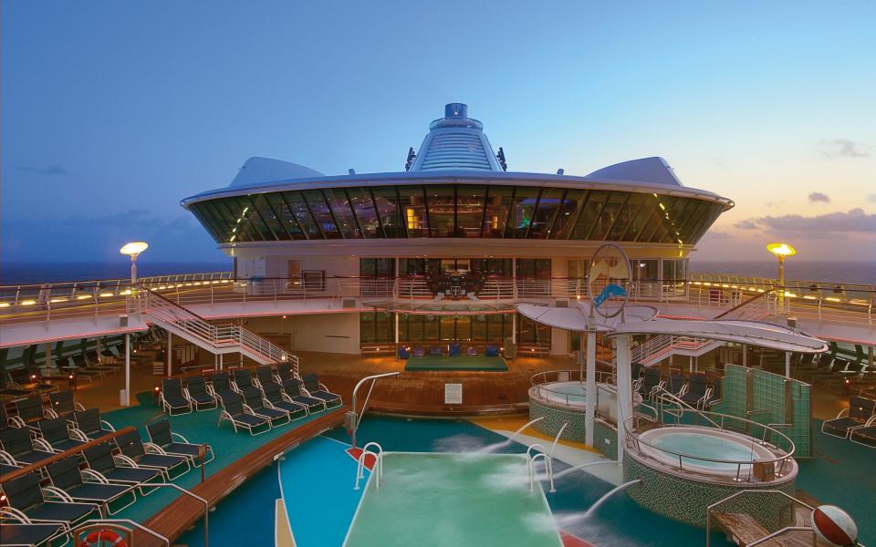 Jewel of the Seas pool area