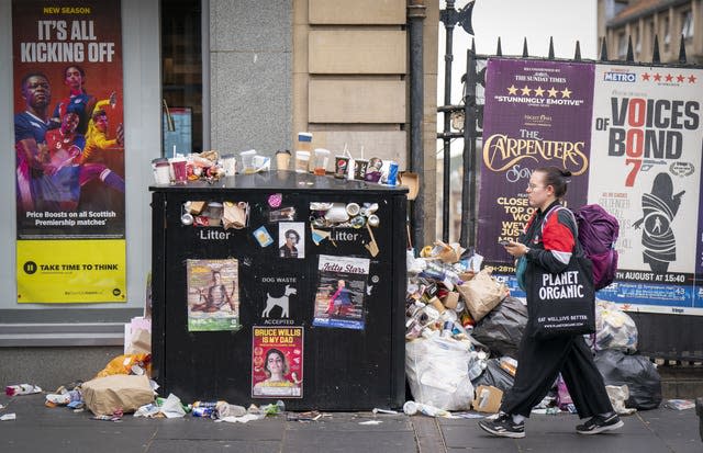 Cleansing workers strike