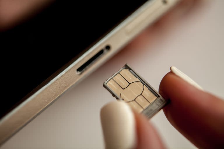 El SIM Swapping es el reemplazo del chip asociado a una línea de celular para apoderarse de ese número, y de todos los servicios que usan un SMS como validación de identidad