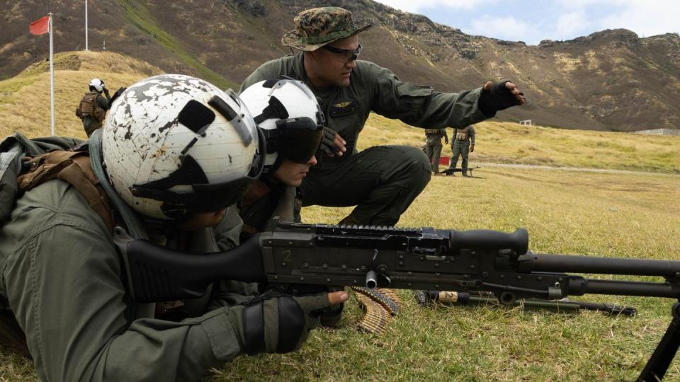 Marines with Marine Medium Tiltrotor Squadron (VMM) 268, Marine Aircraft Group 24, 1st Marine Aircraft Wing, fire M240-B machine guns at the Marine Corps Air Station Kaneohe Bay range, Hawaii, March 5. (Lance Cpl. Tania Guerrero/Marine Corps)