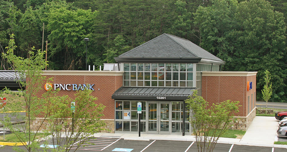 SLUG: PW-BANK DATE: June 15, 2006 Photographer: Tracy A. Woodward/TWP. PNC Bank, 10261 Bristow Center Drive, Bristow, VA PNC Bank just opened one 