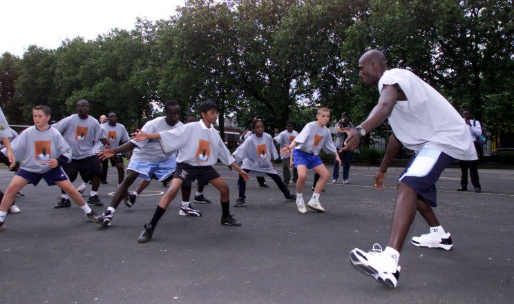 Garnett at a basketball camp in London in 2001. (Getty Images)