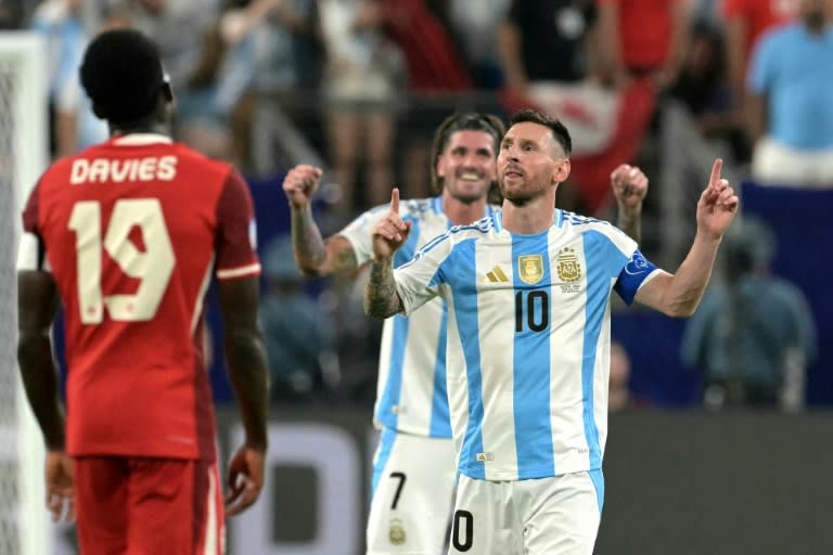 Lionel Messi celebra un gol de Argentina ante Canadá en las semifinales de la Copa América de Estados Unidos el 9 de julio de 2024 en East Rutherford, Nueva Jersey (JUAN MABROMATA)