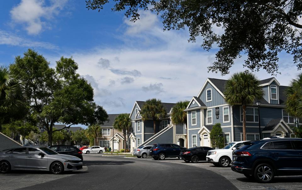 Admirals Walk is a condo development in Sarasota located off Clark Road near I-75. The property accepts pets, and tenants have access to a variety of amenities in this gated neighborhood.