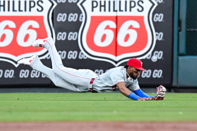 Phillies finish off Cardinals in extra innings after near collapse - Yahoo  Sports