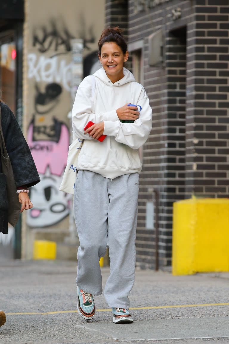 La actriz Katie Holmes disfrutó de una caminata, en la ciudad de Nueva York
