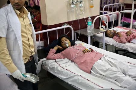 Children lie on hospital beds as they receive treatment after complaining of breathlessness and eye irritation following a gas leak from a fuel tanker in New Delhi, India, May 6, 2017. REUTERS/Stringer