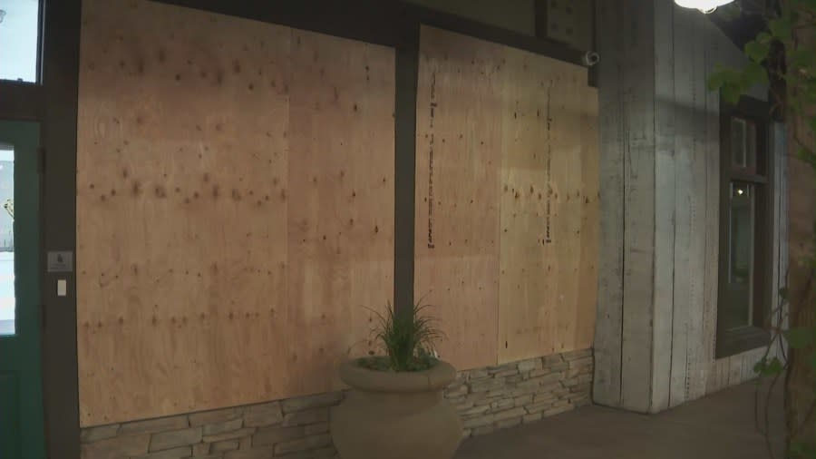 Geneva Jewelry is boarded up after a smash-and-grab robbery. (KTLA)