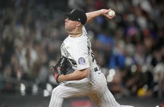 Nick Mears allows double to J.D. Davis to end Rockies' no-hit bid