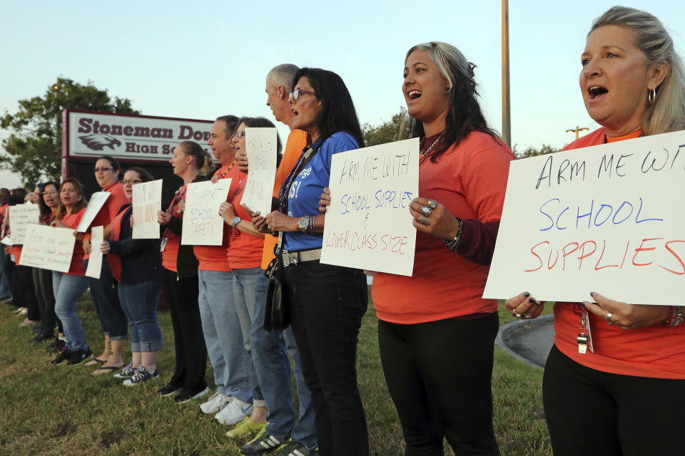 <p>Marjory Stoneman Douglas teachers demonstrate in front of the school on Friday, April 20, 2018 in Parkland, Fla. (Photo: Amy Beth Bennett/South Florida Sun-Sentinel via AP) </p>