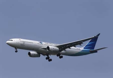 Garuda Indonesia airplane prepares to land at Soekarno-Hatta airport in Jakarta, December 11, 2014. REUTERS/Beawiharta