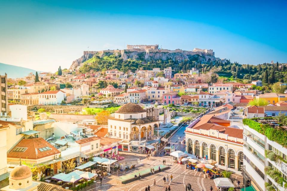 Athens’ skyline, with the Acropolis up high (Getty Images/iStockphoto)