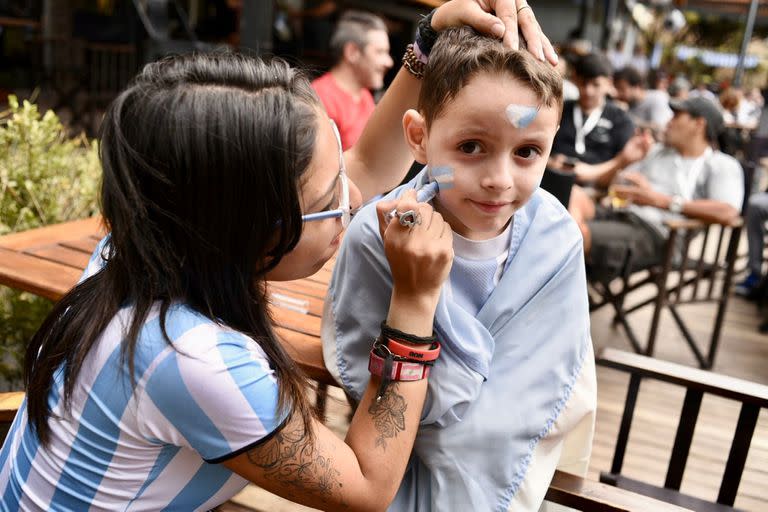 Preparativos para el partido Argentina vs Polonia en Rosario