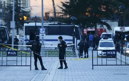 Police officers secure the area after an explosion near the Ottoman-era Sultanahmet mosque, known as the Blue mosque in Istanbul, Turkey January 12, 2016. REUTERS/Osman Orsal