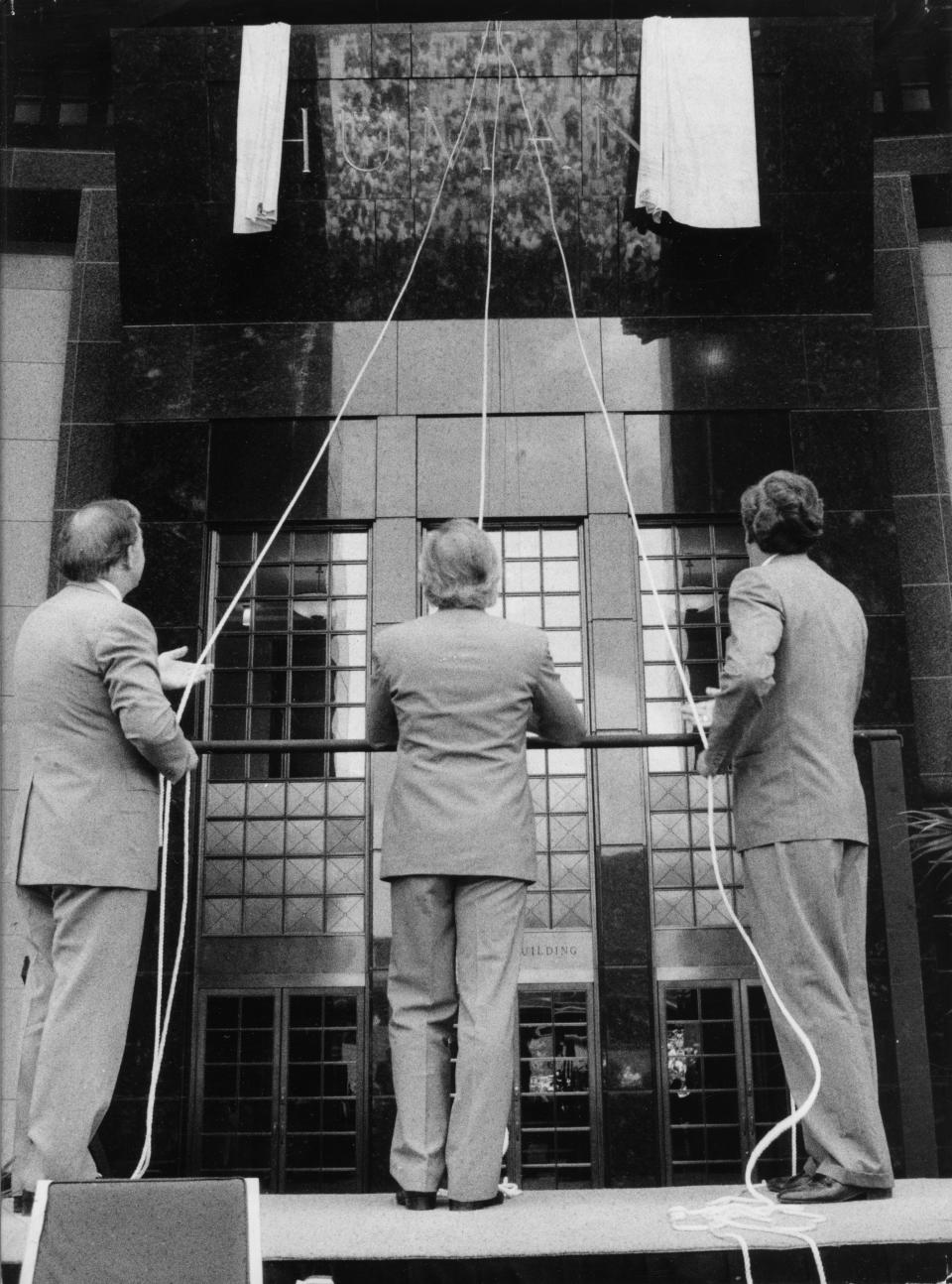 C-J FILE photo
During the 1985 dedication ceremony for the new Humana building downtown, David Jones, left, Michael Graves and Wendell Cherry unveiled the Humana logo.
David Jones, left, Michael Graves and Wendell Cherry unveiling the Humana logo during the June 16, 1985 dedication ceremony.