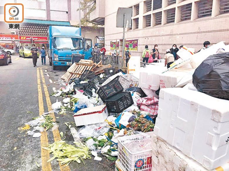 元朗：同益街市區域有大量發泡膠箱等垃圾。