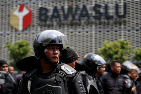 Mobile brigade (Brimob) police officers stand guard outside Indonesia's Election Supervisory Agency (Bawaslu) headquarters during a protest following the announcement of last month's election official results in Jakarta, Indonesia, May 22, 2019. REUTERS/Willy Kurniawan