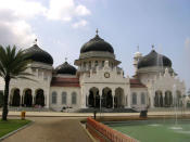 Indonesia is a humid kaleidoscope with vibrant culture and food. Take a look at one of the main mosques in Indonesia, Banda Aceh.