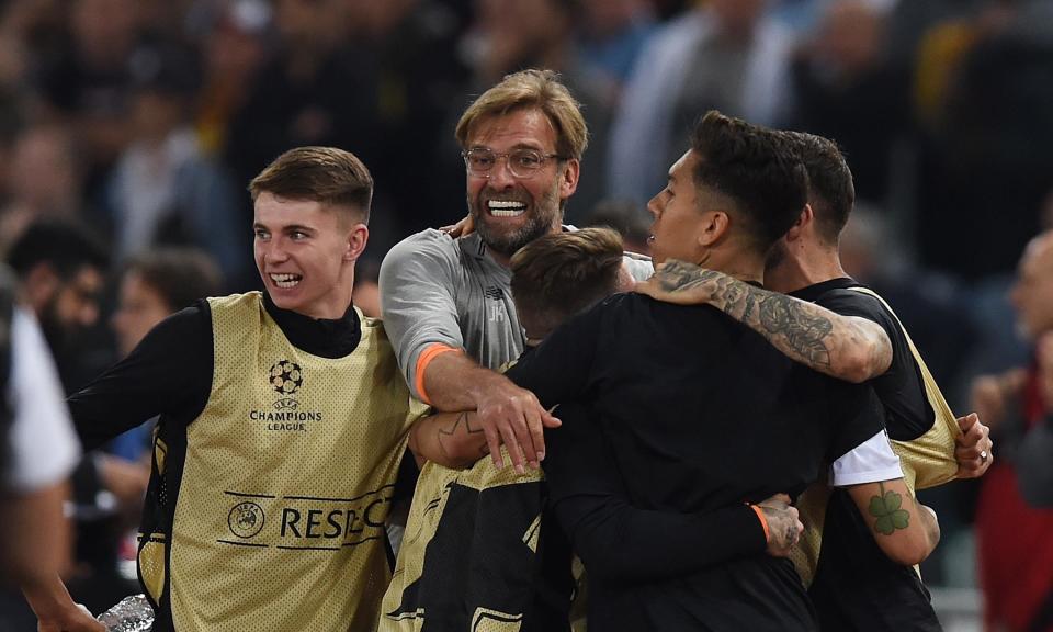 Jürgen Klopp celebrates reaching the Champions League final with his Liverpool players after the 4-2 defeat against Roma.