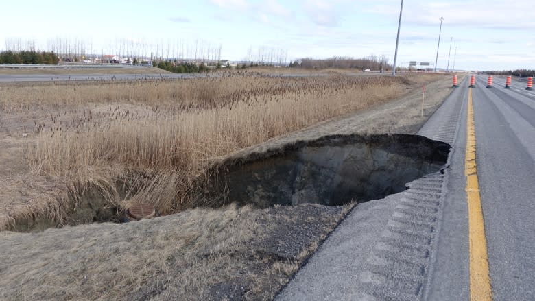 Highway 25 closed for at least 3 months, says Quebec transport minister