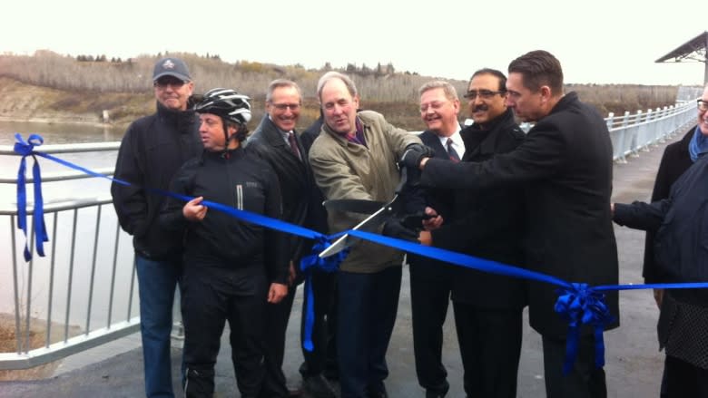 'Fantastic' Terwillegar footbridge opens in river valley