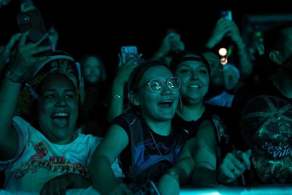 Fans cheer for Red Hot Chili Peppers during ACL Fest's second weekend.