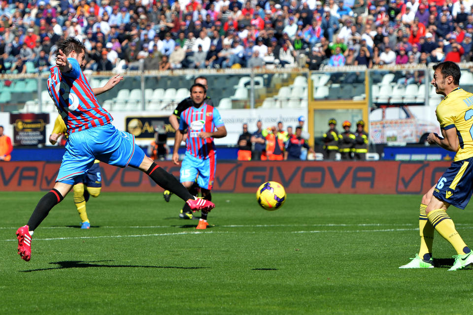 Catania midfielder Mariano Izco, of Argentina, left, scores a goal during the Serie A soccer match between Catania and Lazio at the Angelo Massimino stadium in Catania, Italy, Sunday, Feb. 16, 2014. (AP Photo/Carmelo Imbesi)