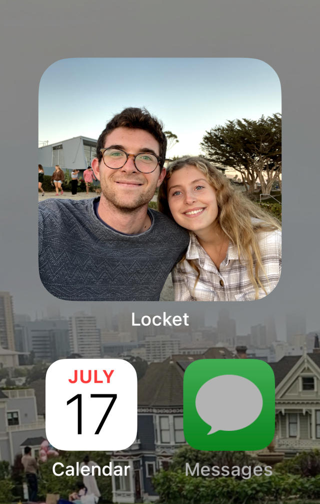 Locket, an app for sharing photos to friends' homescreens, hits the top of  the App Store