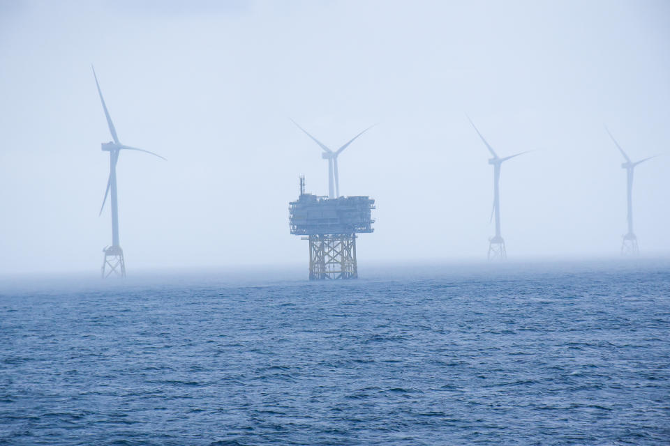 海上變電站與風機的樣貌。圖／記者楊絡懸攝